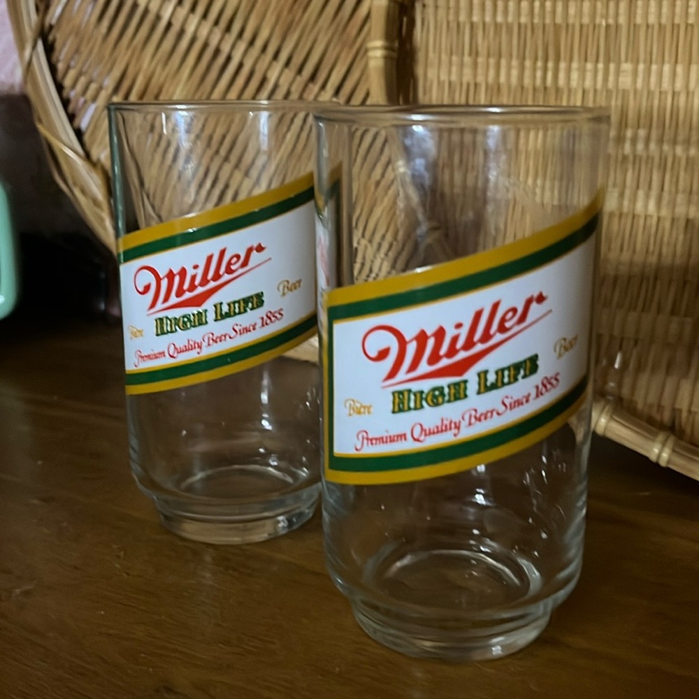 😄Vintage Miller beer glasses